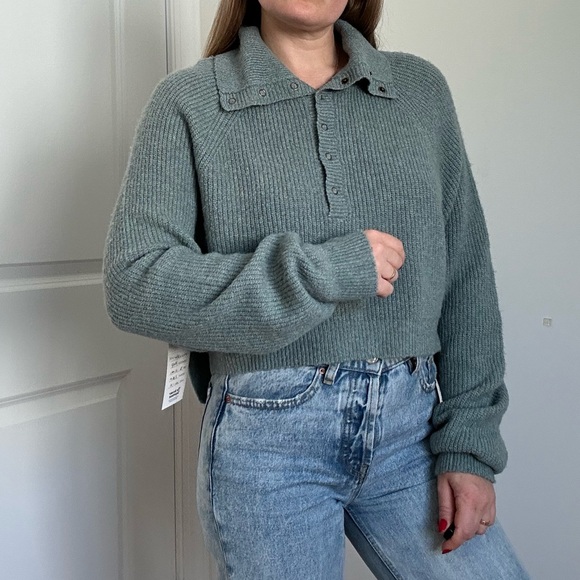 Half Snap Closure Long Sleeve Cropped Sweater with Side Slits - Picture 4 of 9